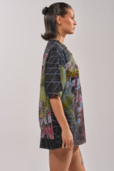 FIRST ROW NEW METAVERSE OVERSIZED GRAPHIC TEE