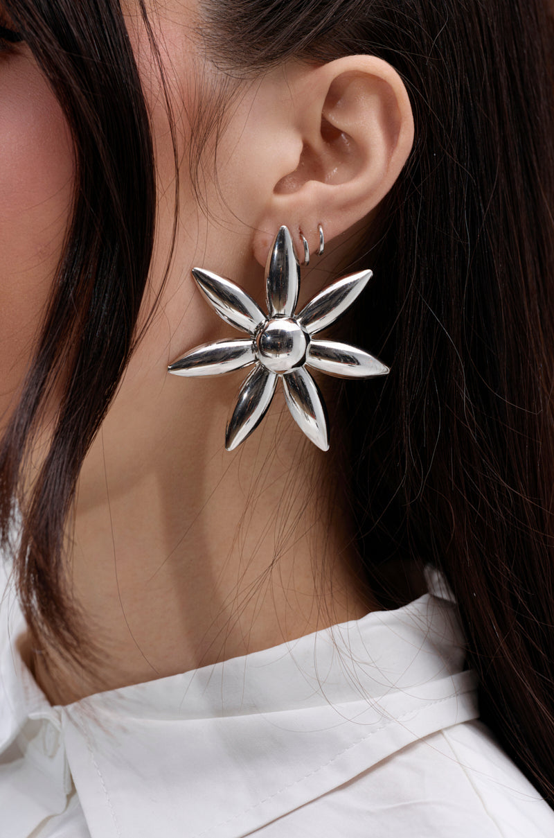 SARA EARRING
