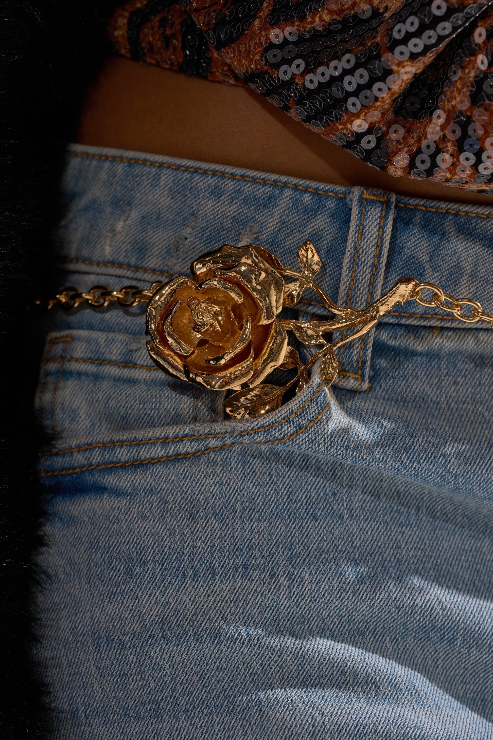 LIKE A ROSE CHAIN BELT