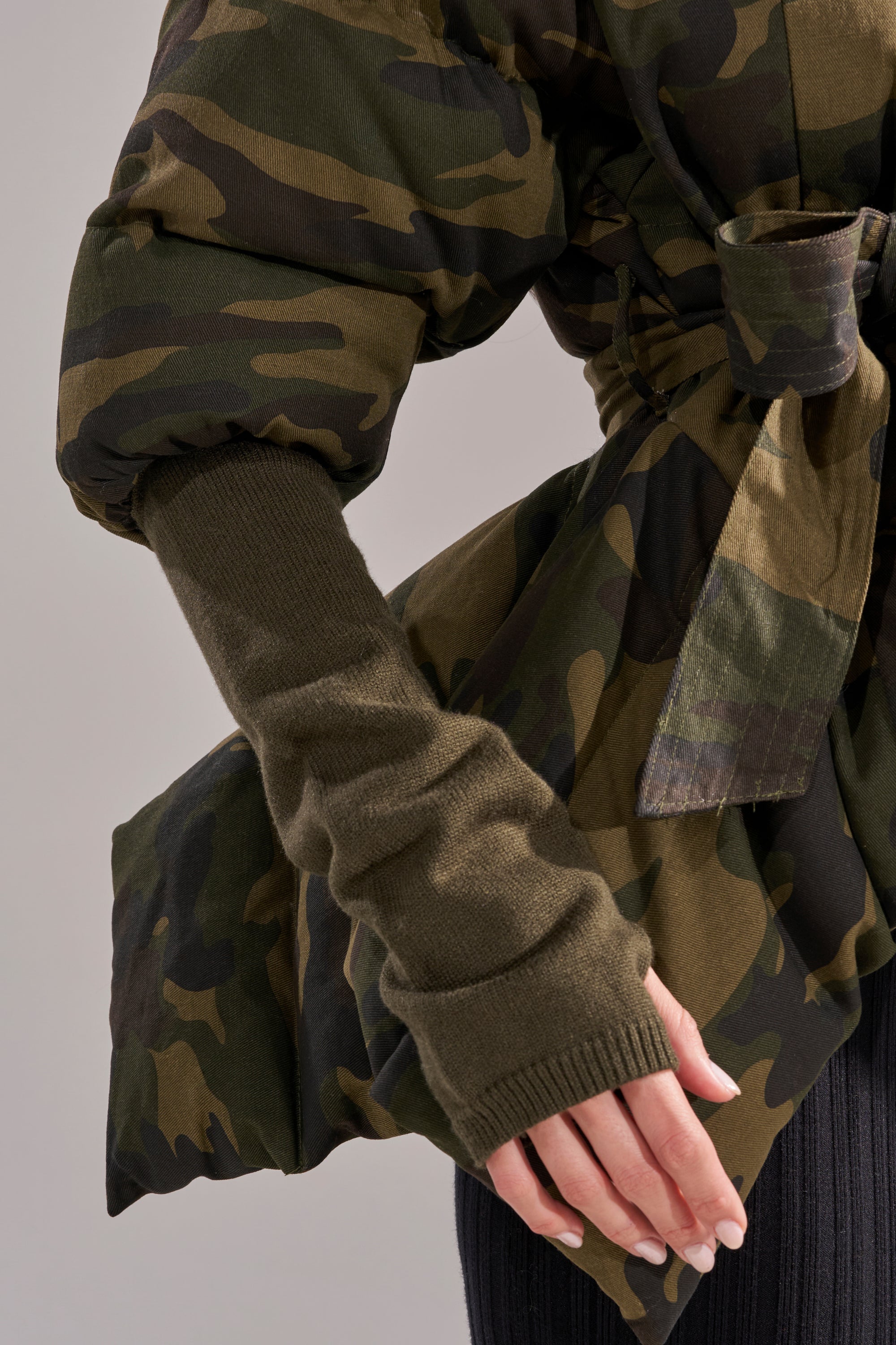 RIB SLEEVE PEPLUM PUFFER IN CAMO