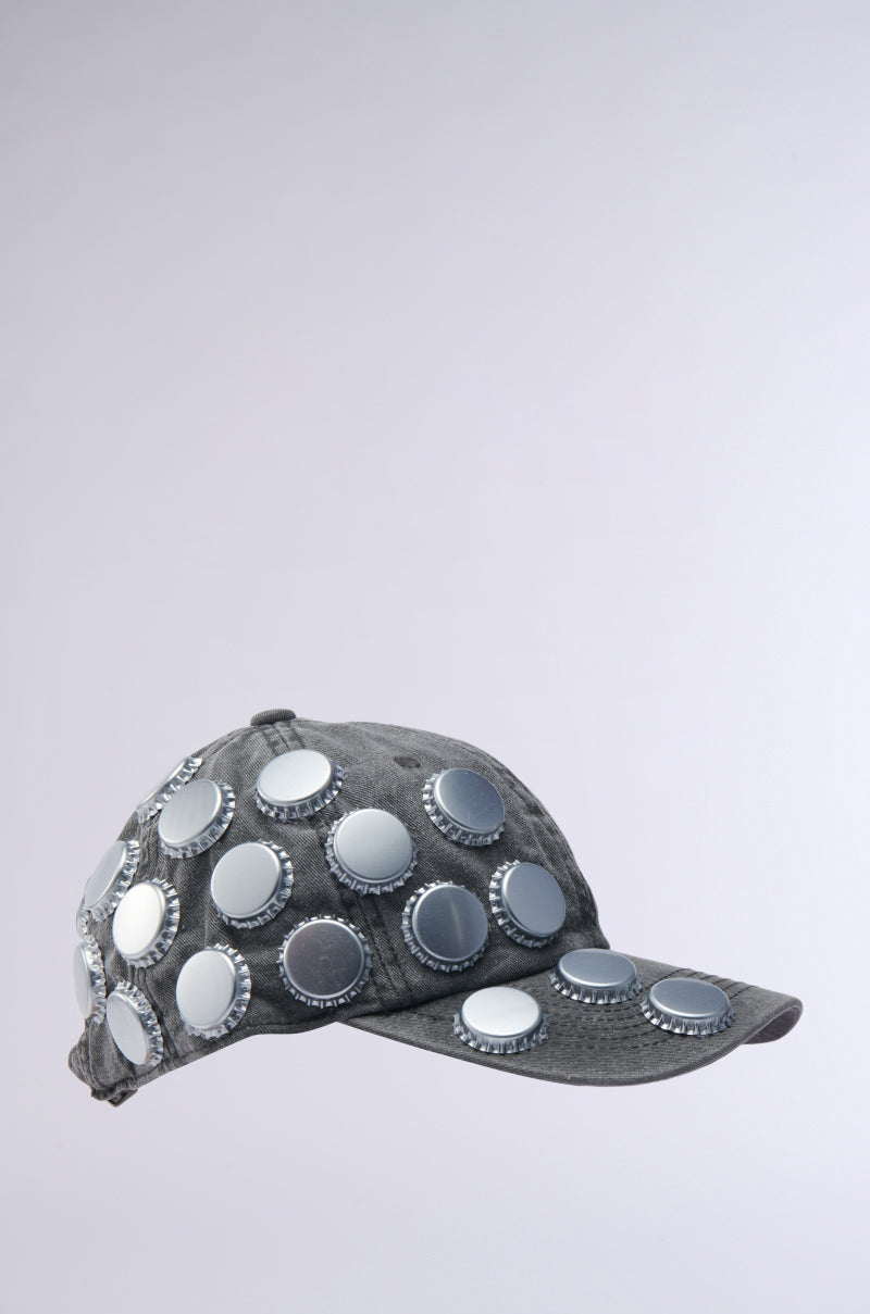 BOTTLES ON ME HAT