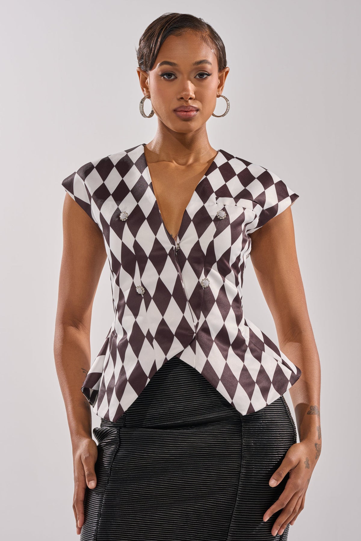 GUESS WHO V-NECK BLOUSE