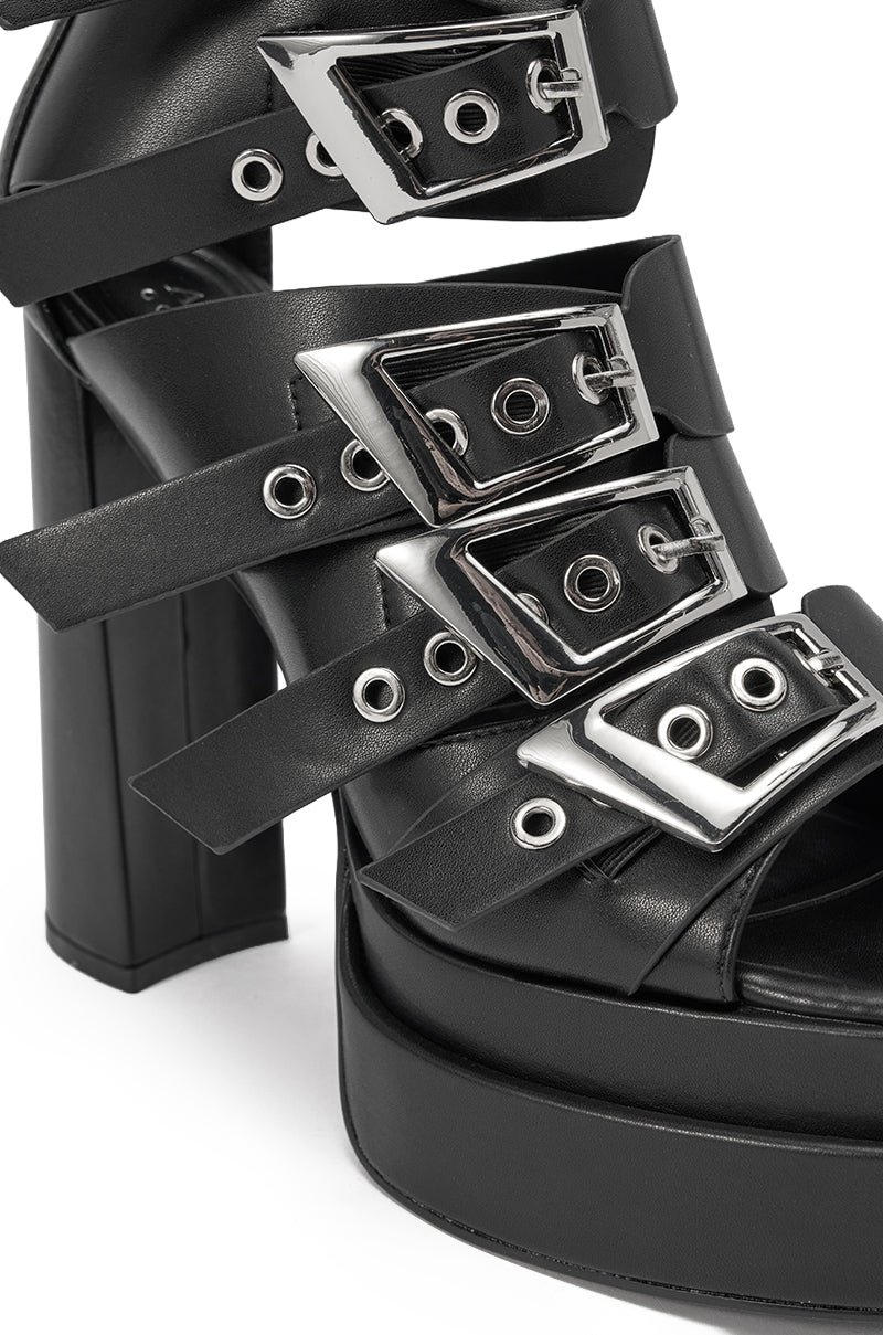 AKIRA GOLD ALBERIC BLACK CHUNKY PLATFORM SANDAL