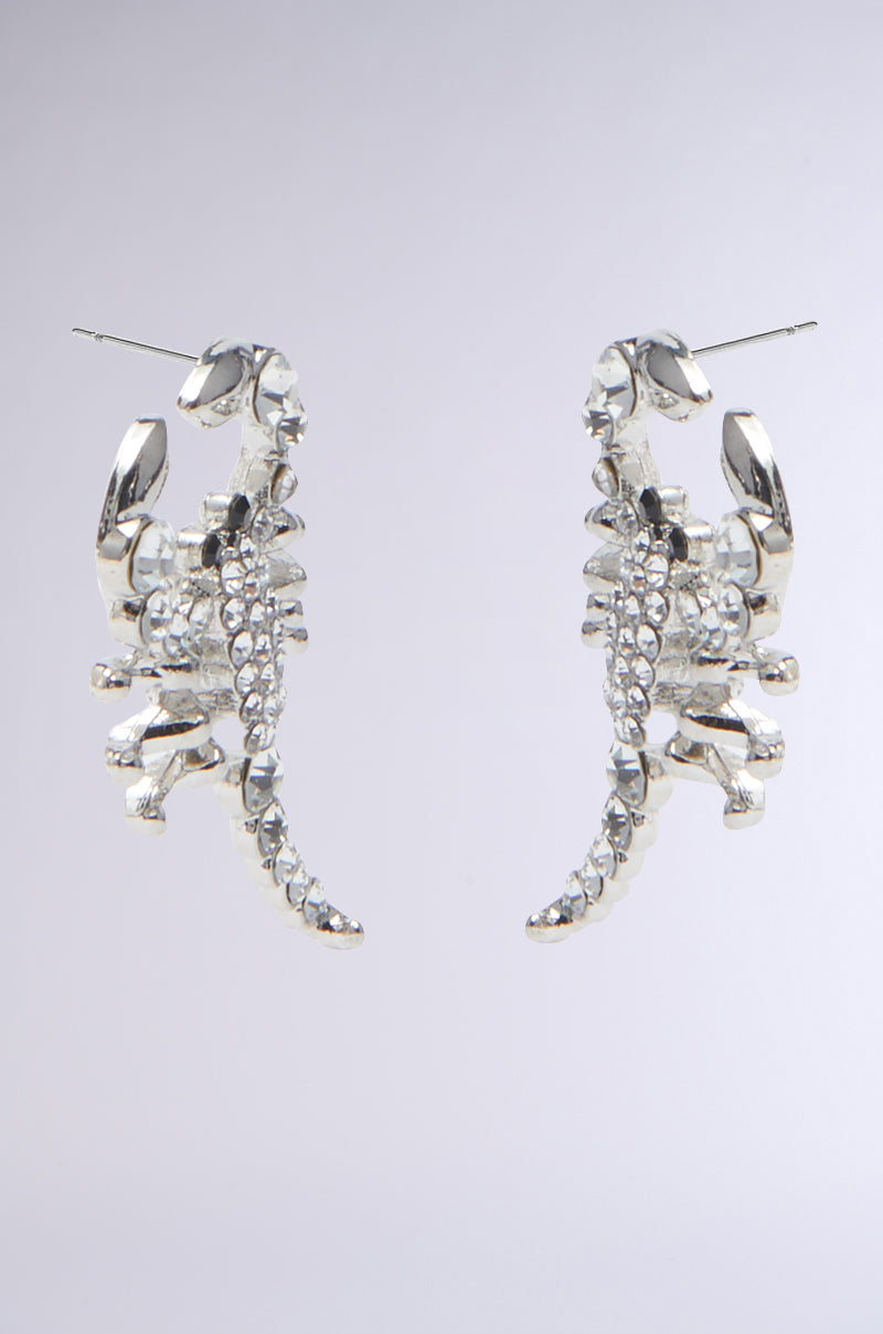 CLAWS UP EARRING