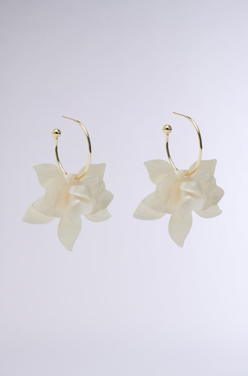 WHITE FLORAL HOOP EARRING