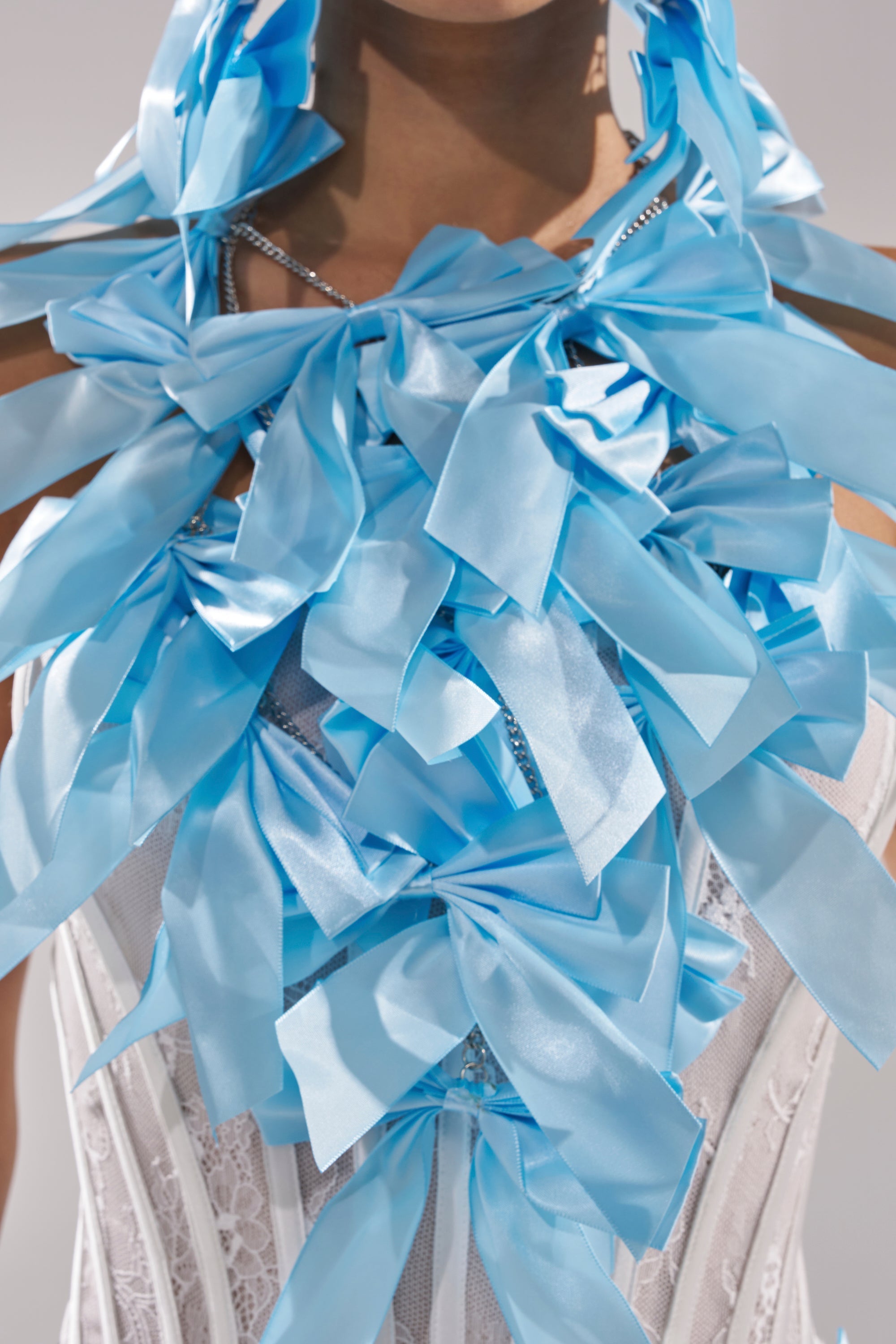 FEMME BOW STATEMENT NECKLACE