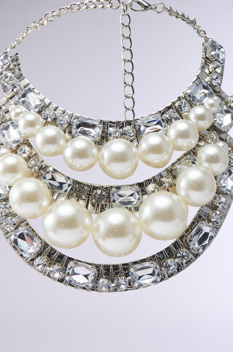PRETTY IN PEARLS NECKLACE
