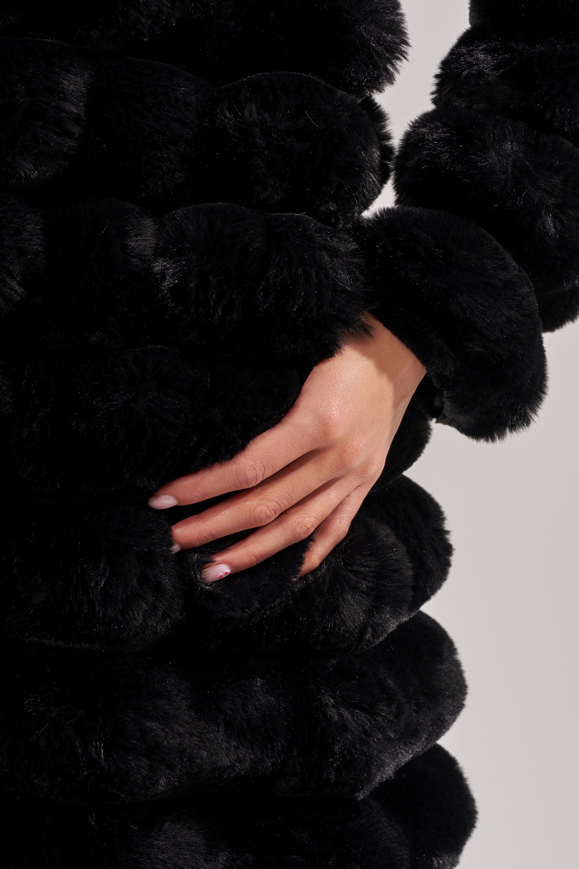 MAXI POPCORN FAUX FUR IN BLACK
