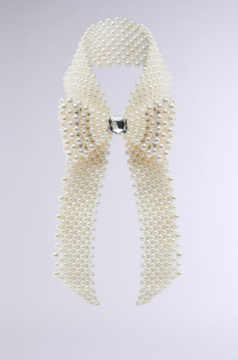 BUTTONED UP PEARL COLLAR