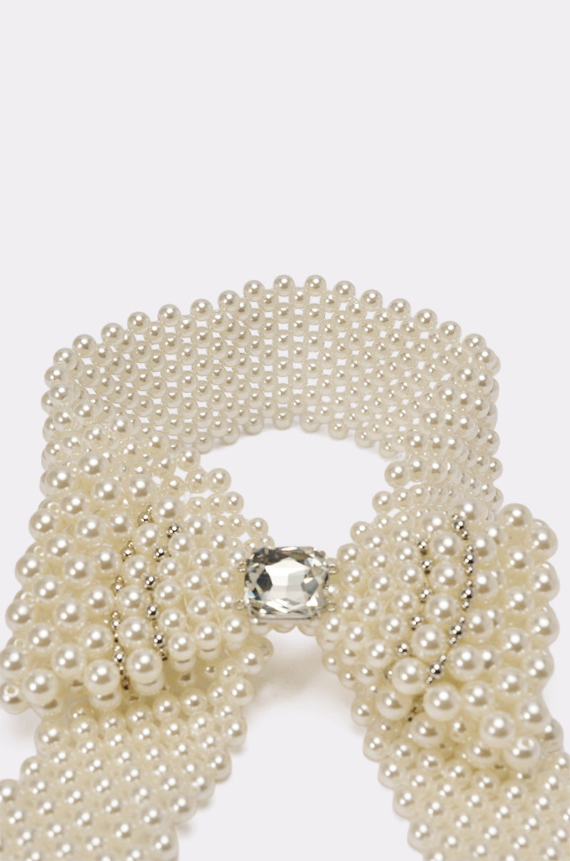 BUTTONED UP PEARL COLLAR