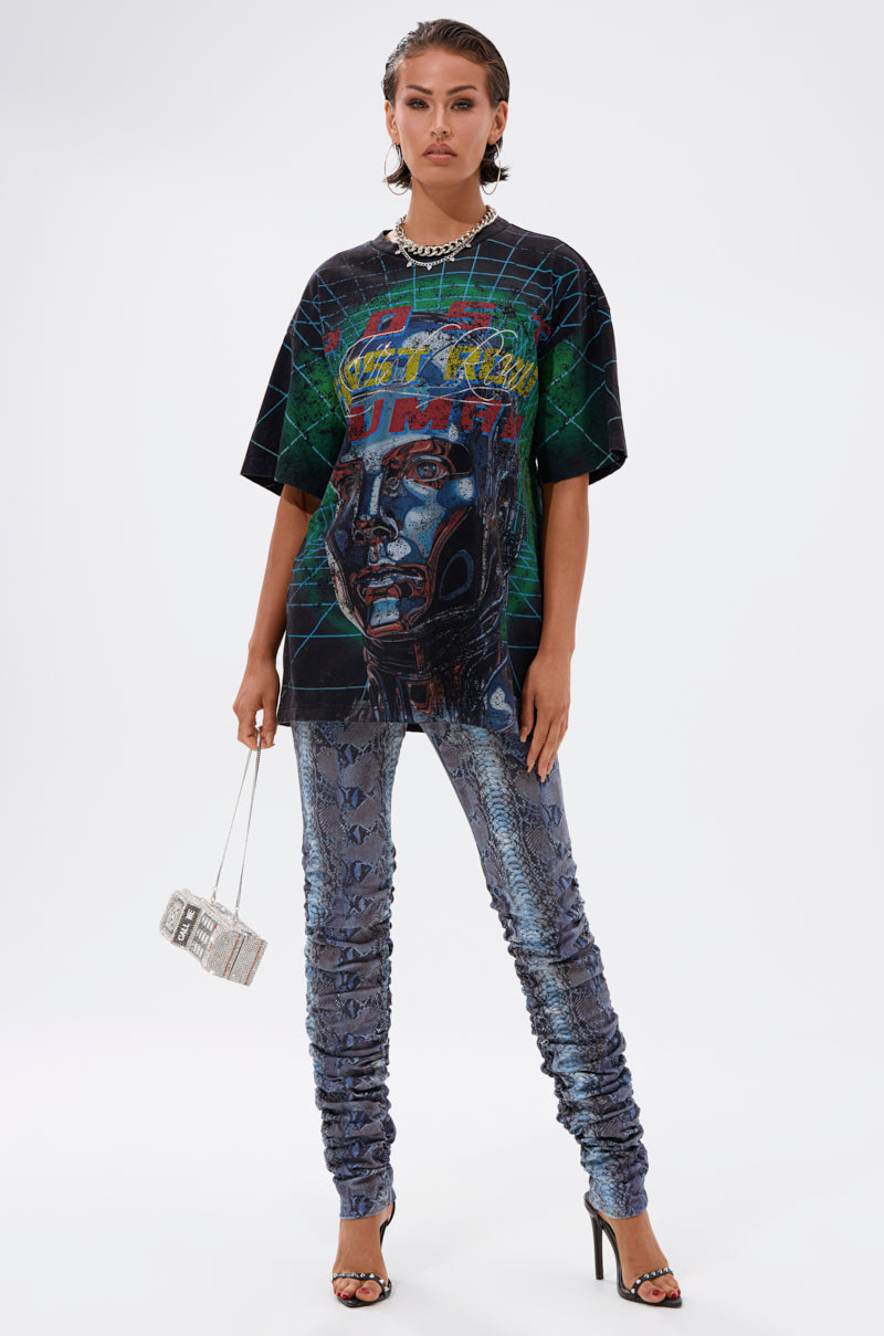 FIRST ROW METAVERSE OVERSIZED GRAPHIC TEE