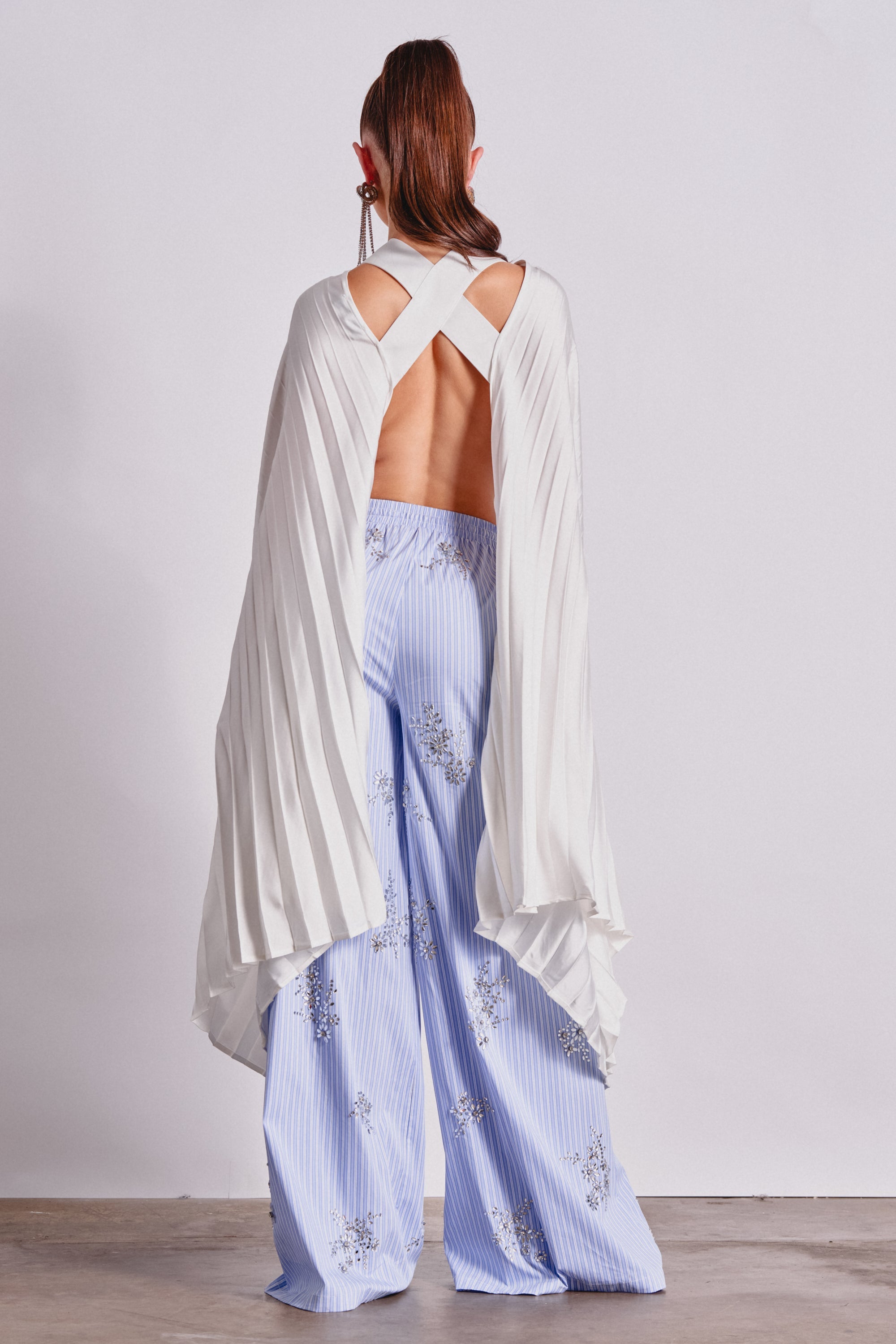 FARAH DRAPED PLEATED CAPE TOP IN WHITE