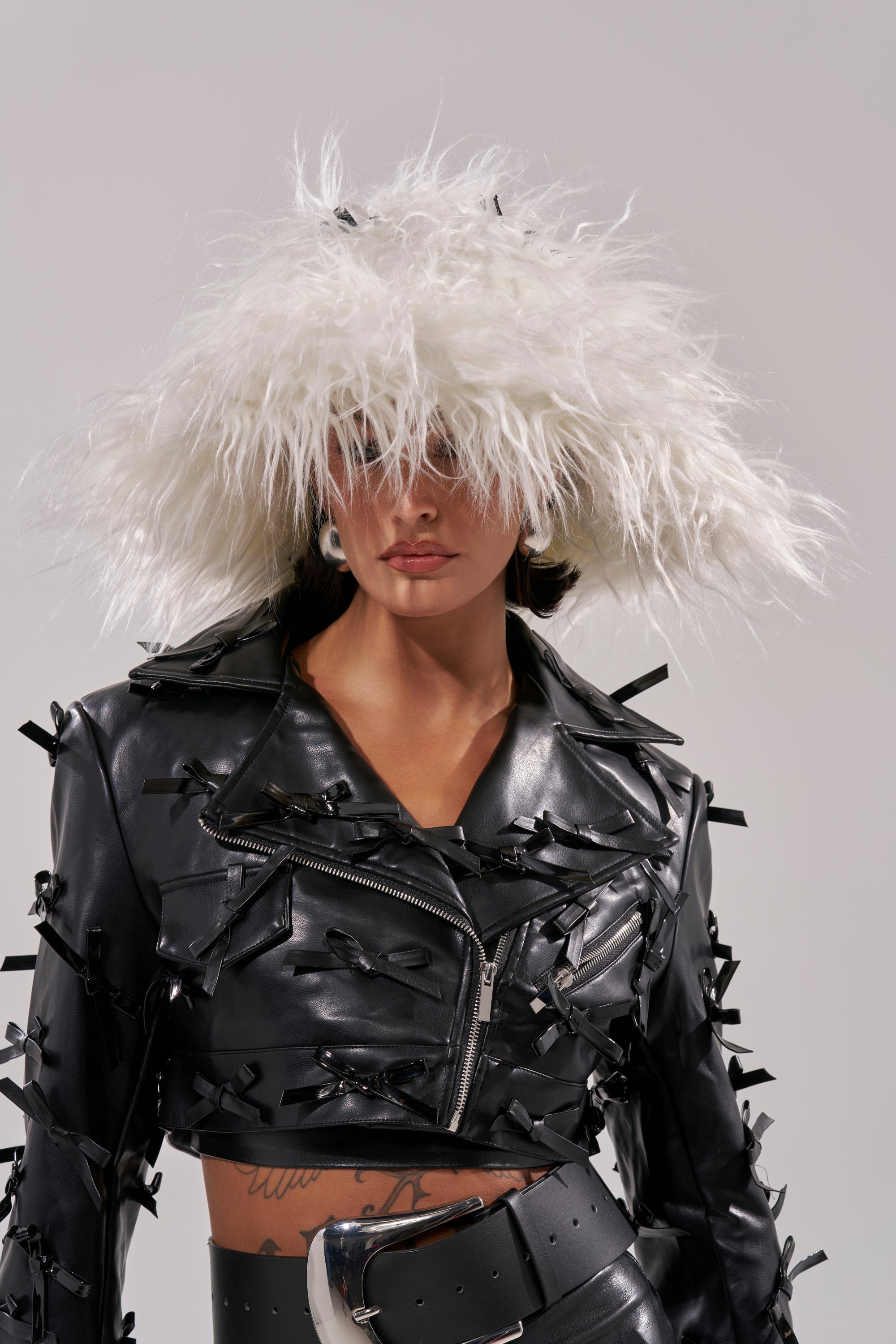 WITH A BOW FAUX FUR BUCKET HAT