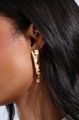 EXCUSE ME EARRING