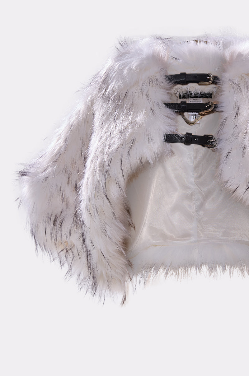 LUXE LIFE FAUX FUR SHAWL IN WHITE