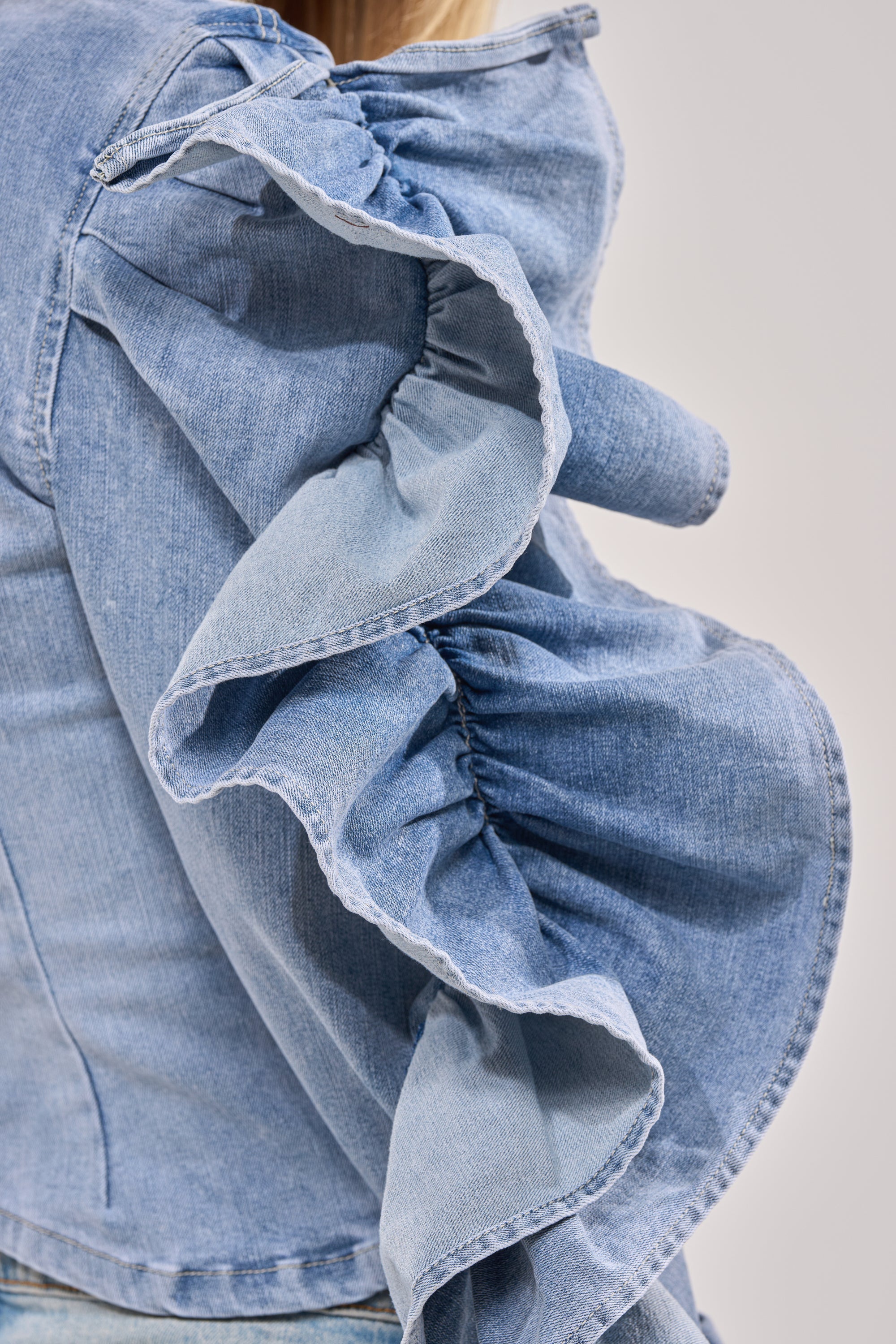 DREA RUFFLE SLEEVE DENIM BUTTON DOWN