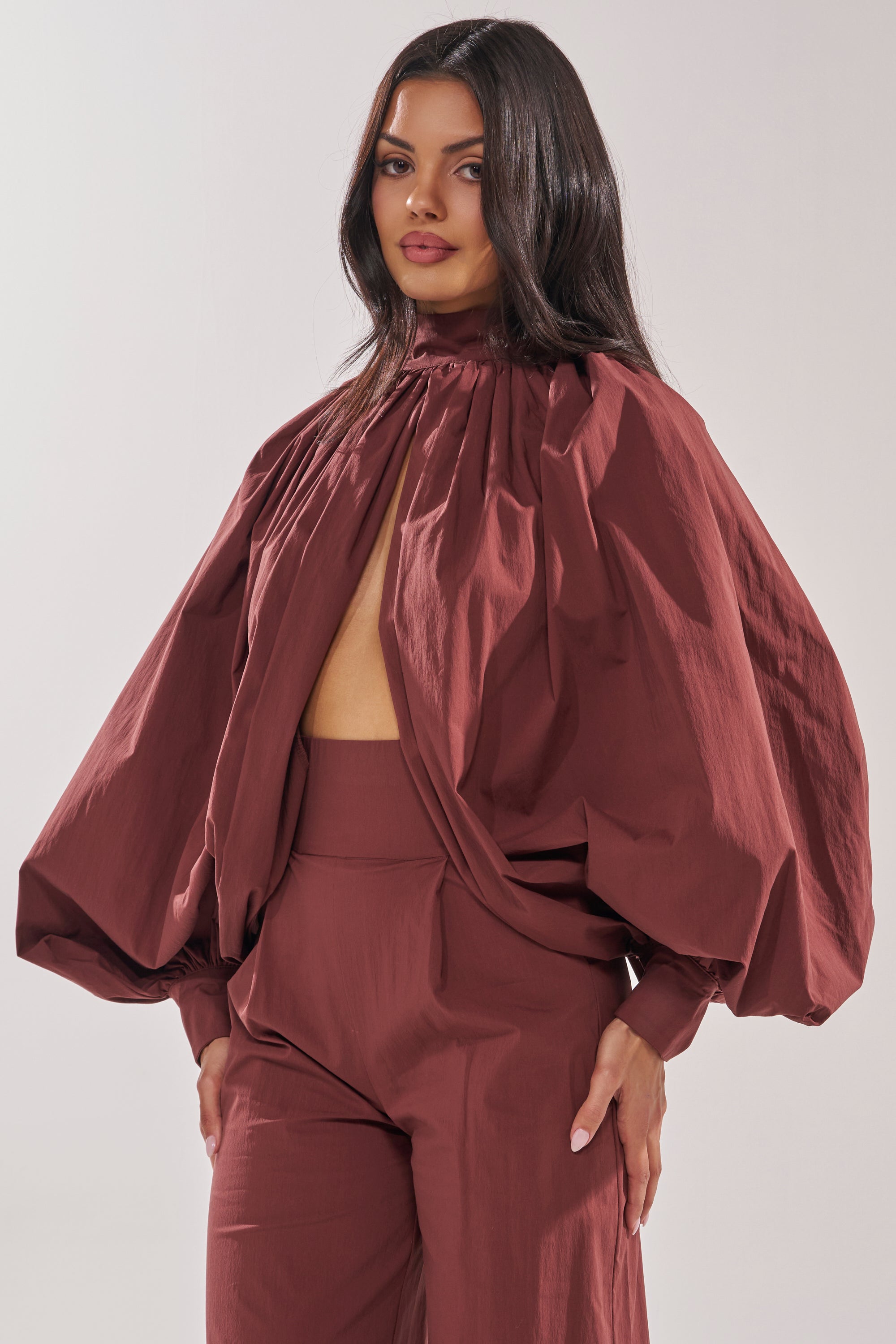 GOLD COAST BALLOON SLEEVE BLOUSE IN BROWN