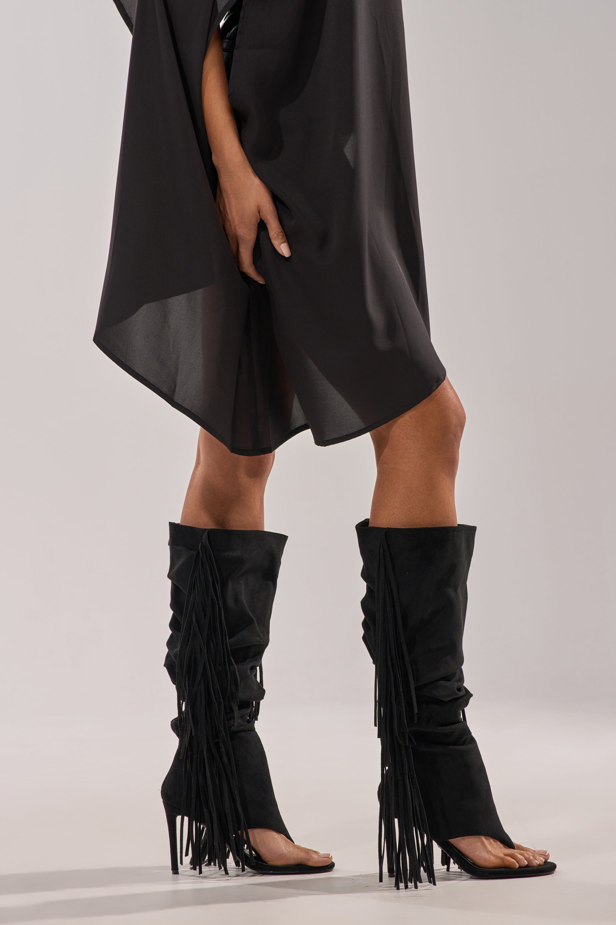 AZALEA WANG JOHANNA BLACK FRINGE GLADIATOR SANDAL