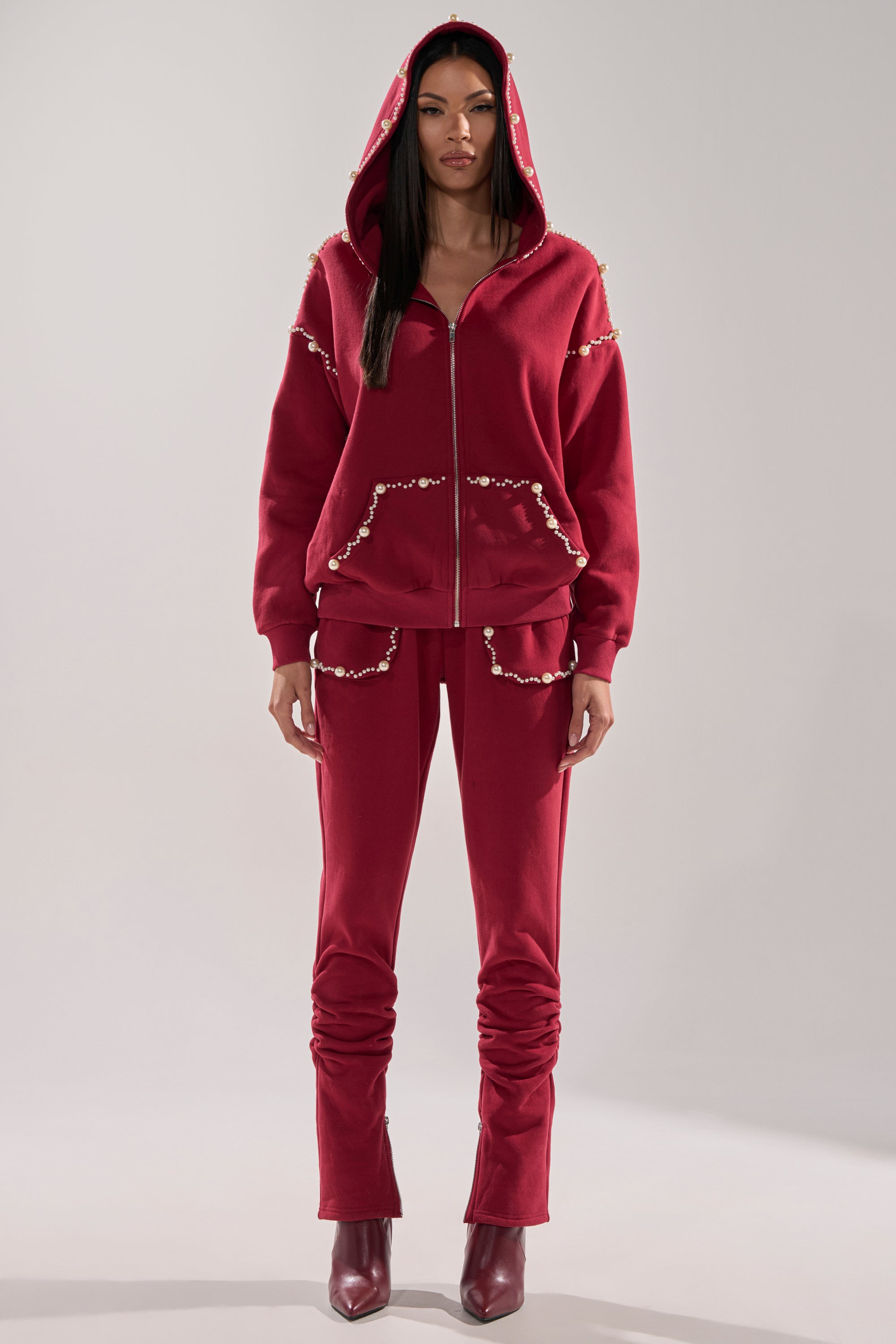 COZY HOLIDAY PEARL JOGGER IN BURGUNDY