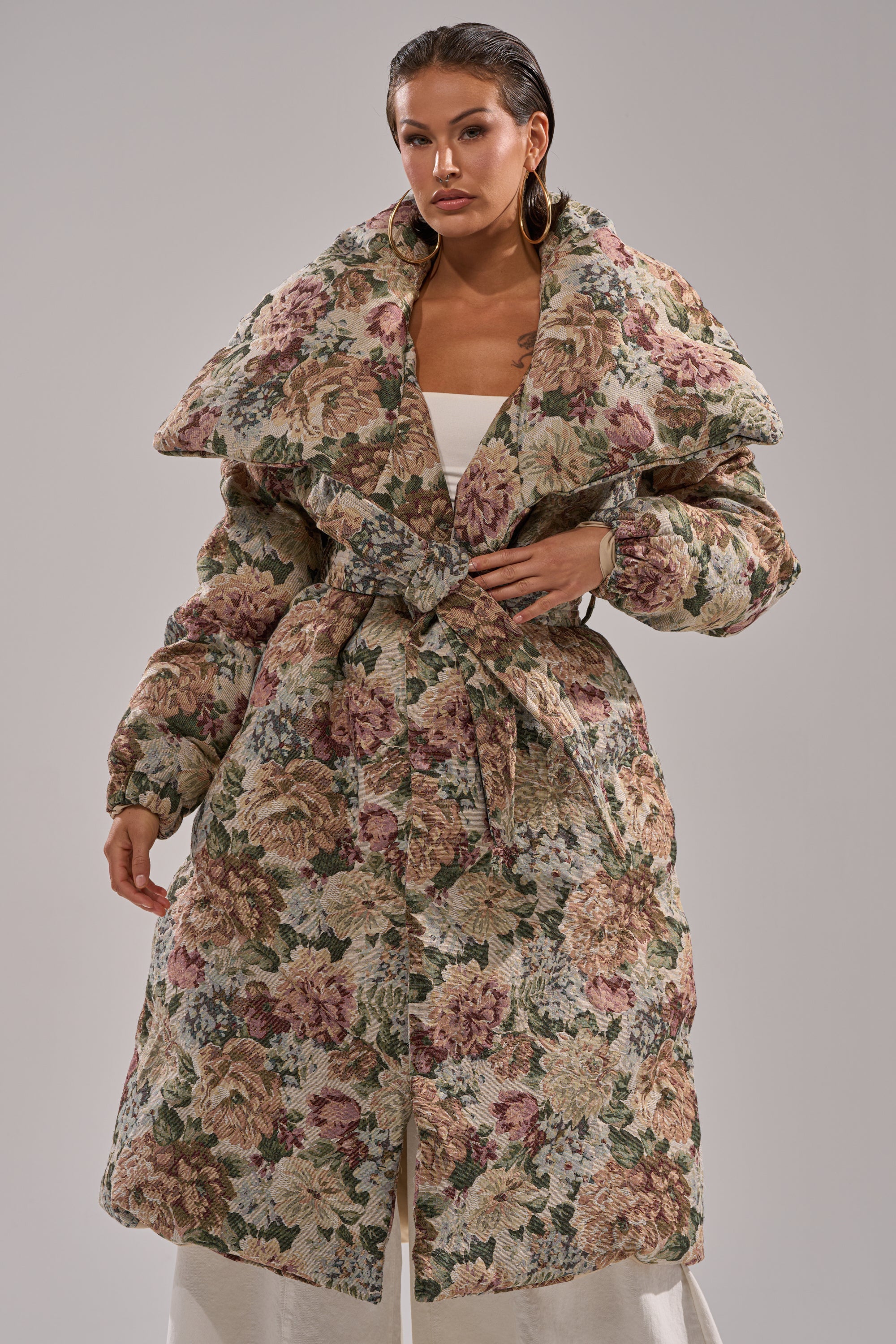 I'M OUTSIDE TAPESTRY PUFFER