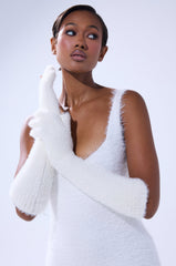 PEARLY WHITES FUZZY GLOVES