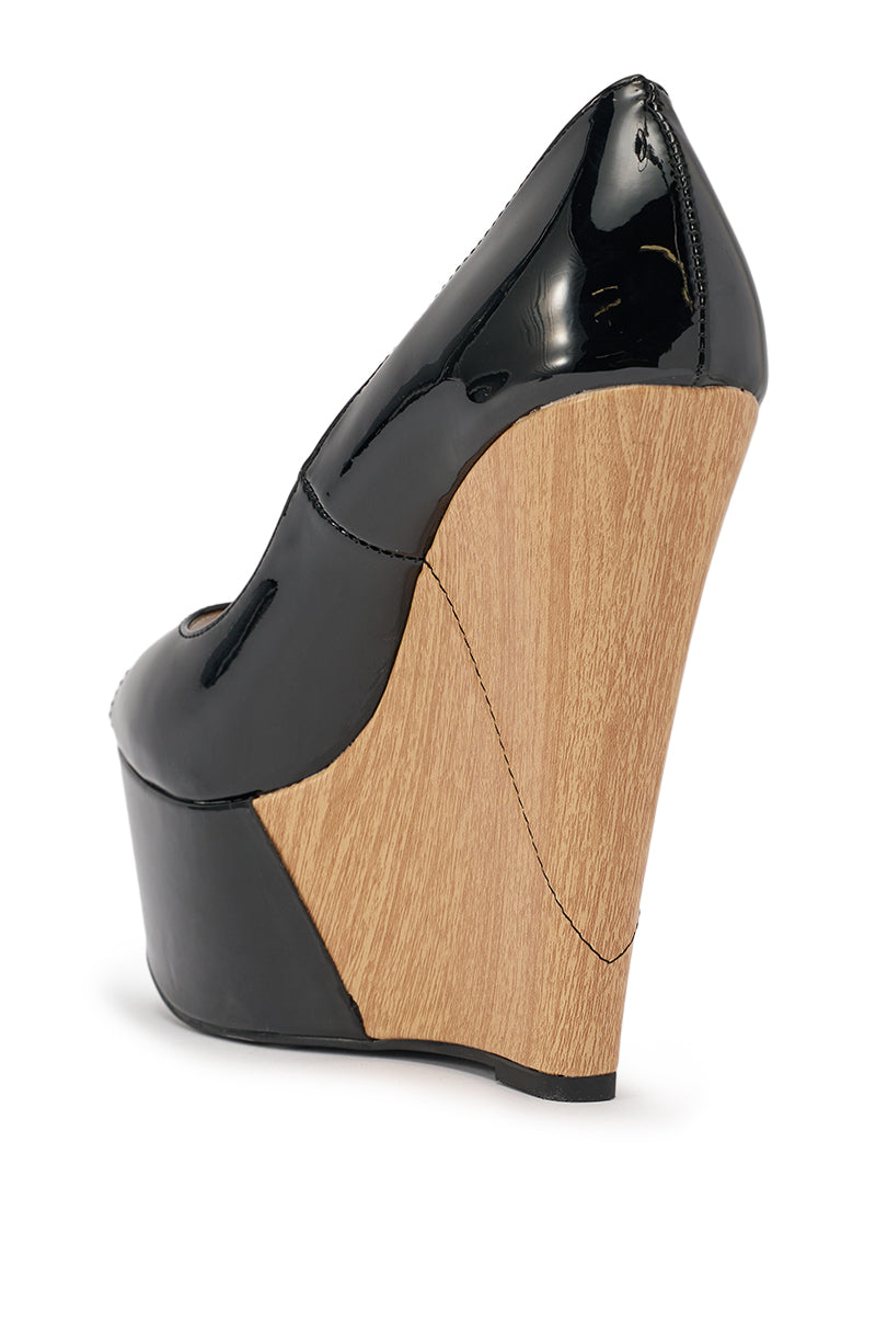 AKIRA GOLD XOE BLACK WEDGE OPEN TOE PUMP