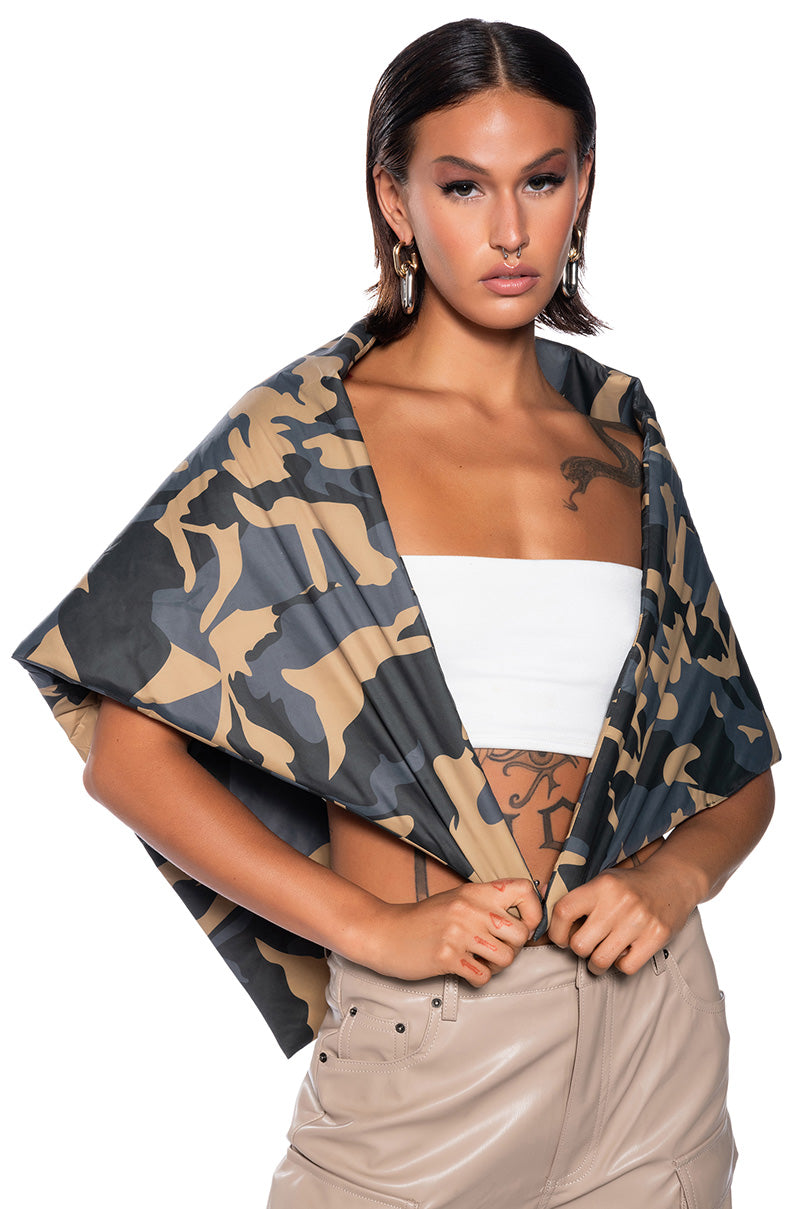 CAMPING PUFFER SCARF IN CAMO