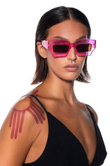 TWO FACED SUNGLASSES