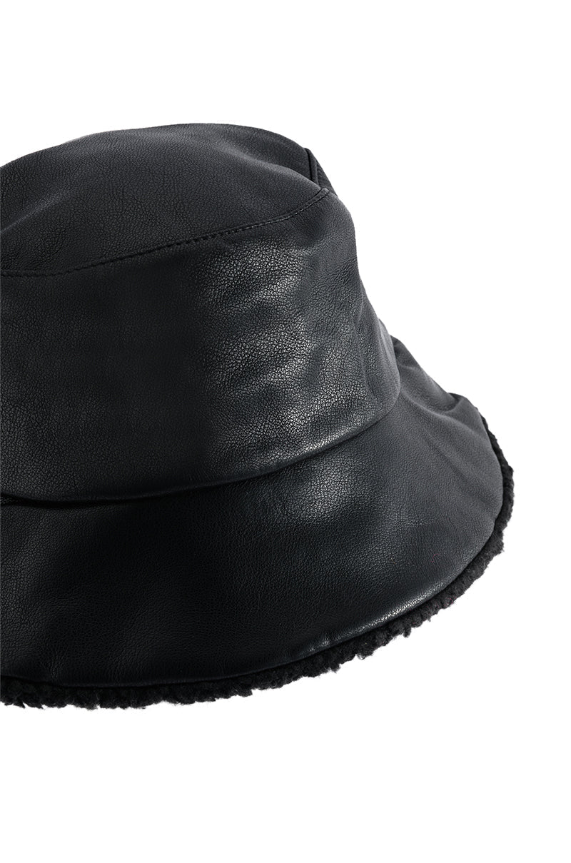 UR FAVE BLACK BUCKET HAT